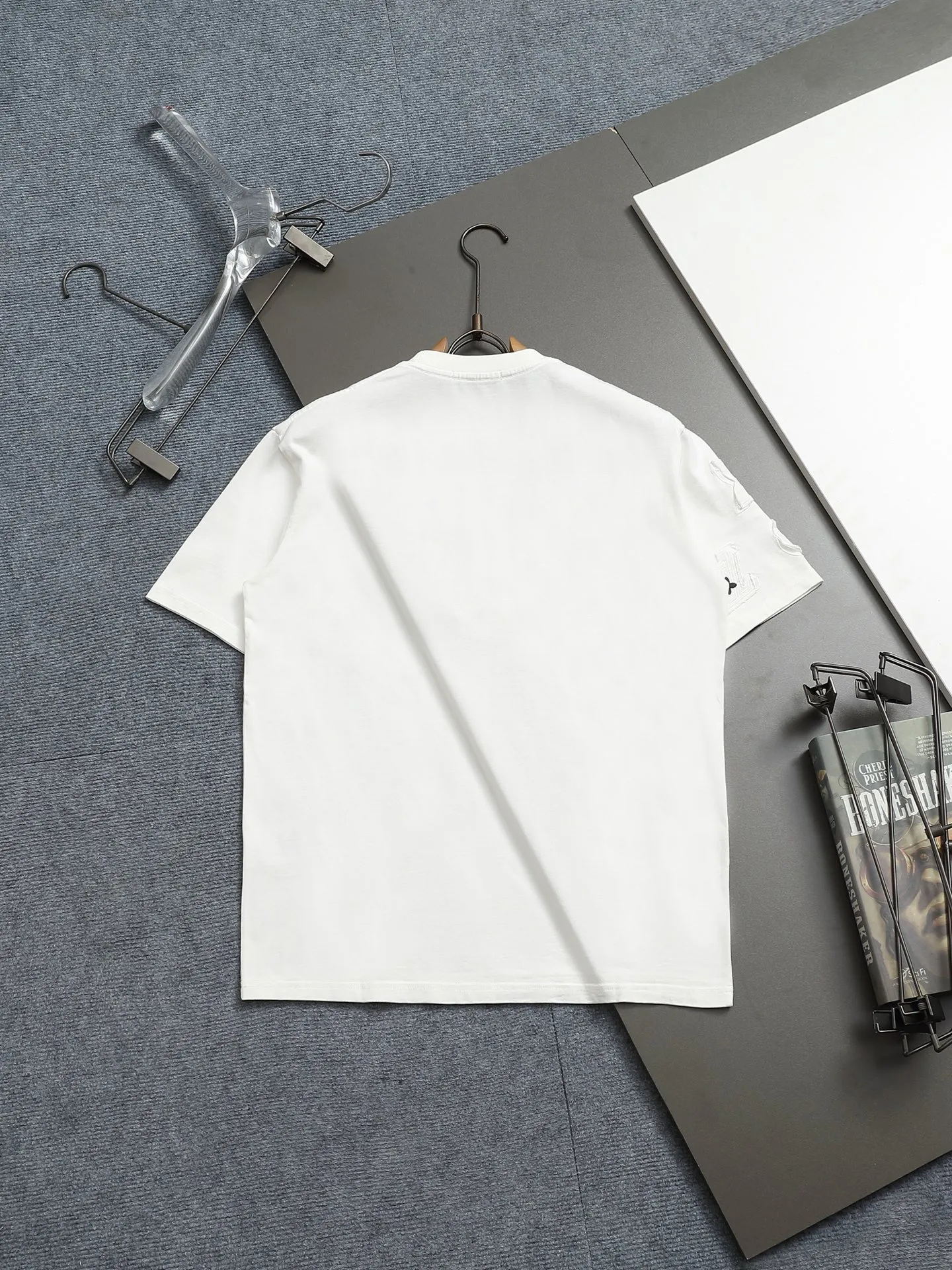 🅿️232 𝗟𝗼𝘂𝗶𝘀 𝗩𝘂𝗶𝘁𝘁𝗼𝗻/LV Louis Vuitton classic presbyopic LOGO patch embroidery🪡 logo 300g round neck heavy industry logo brand short sleeves official synchronization 1:1 original mold opening fashion personality versatile trend pure original quality original washed fabric Hang tag Collar label Washed wheat Complete with three labels Color: white. Washed black Size: 𝐒-𝐗𝐋